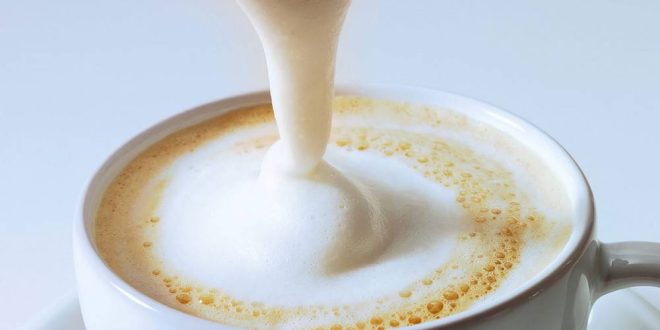فوم گیری شیر با فرنچ پرس