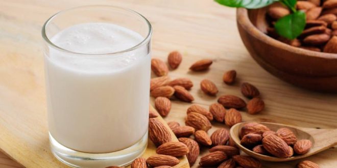 طرز تهیه شیر بادام خانگی و خواص آن