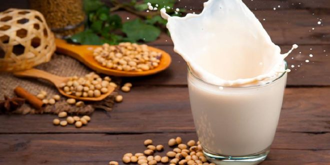 طرز تهیه ی شیر سویای خانگی خوشمزه و مقوی
