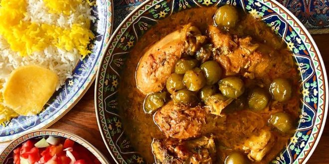 طرز تهیه خورش گوجه سبز مجلسی با گوشت و مرغ