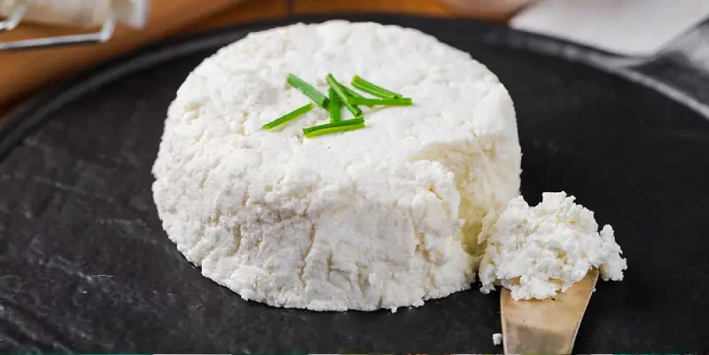 طرز تهیه پنیر طعم دار در خانه