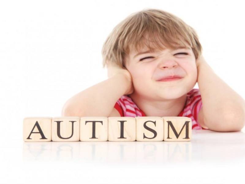چرا بچه ها اوتیسم می گیرند؟