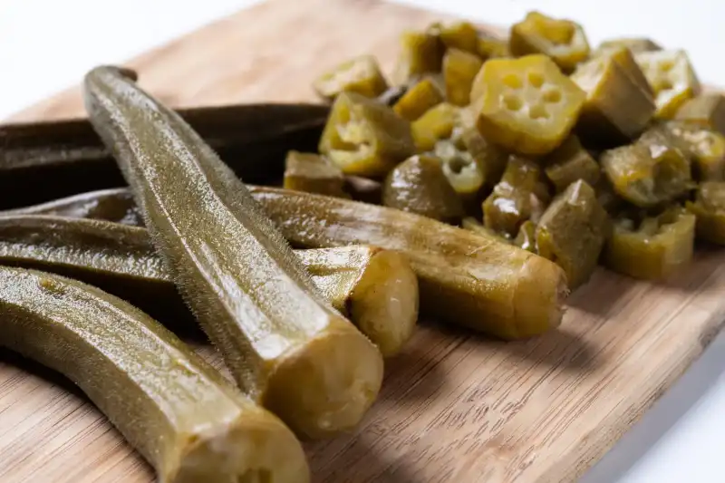 طرز تهیه خورشت بامیه با سبزی و رب